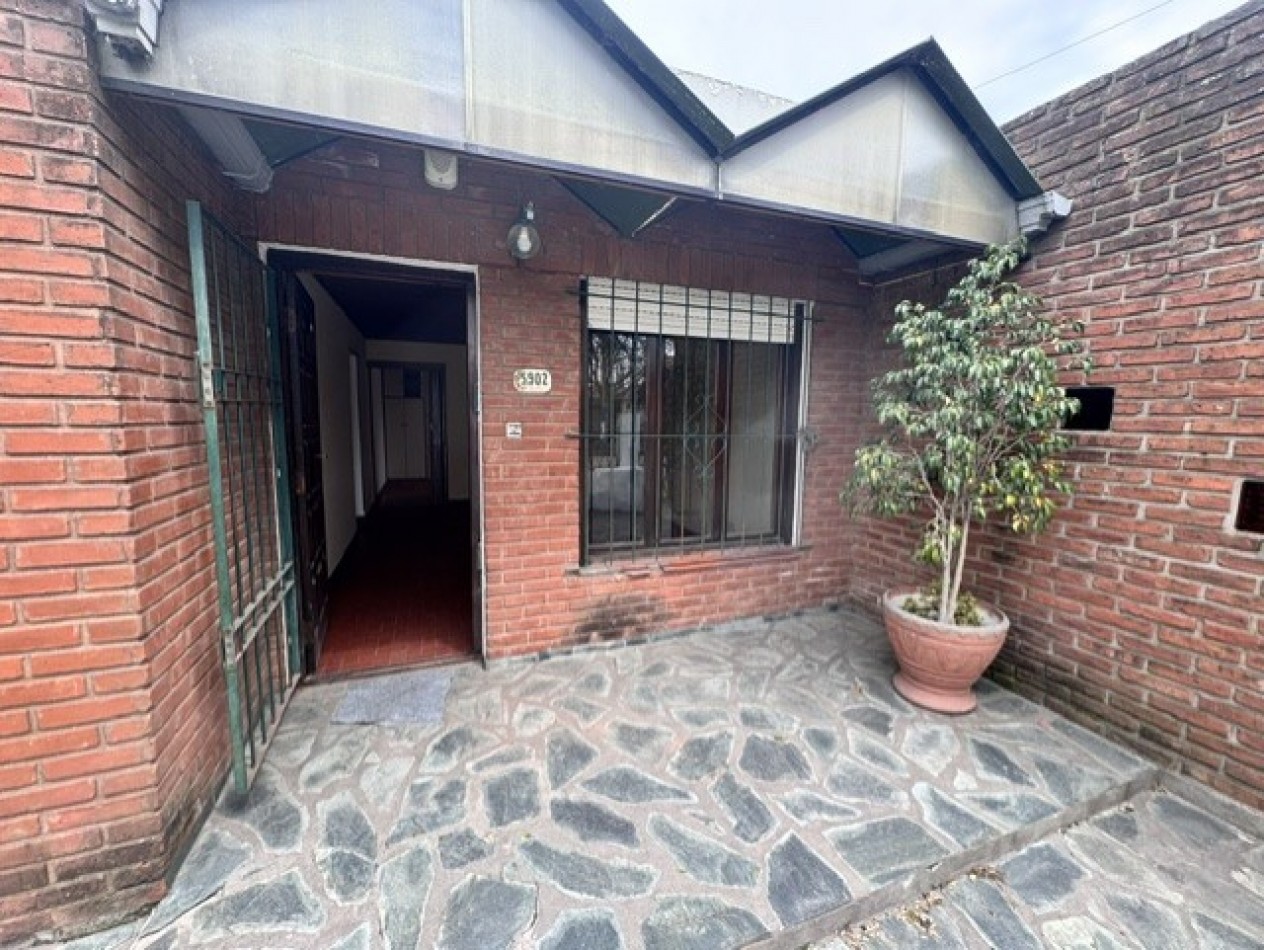 ALQUILER CASA 3 AMB. GJE. PATIO 