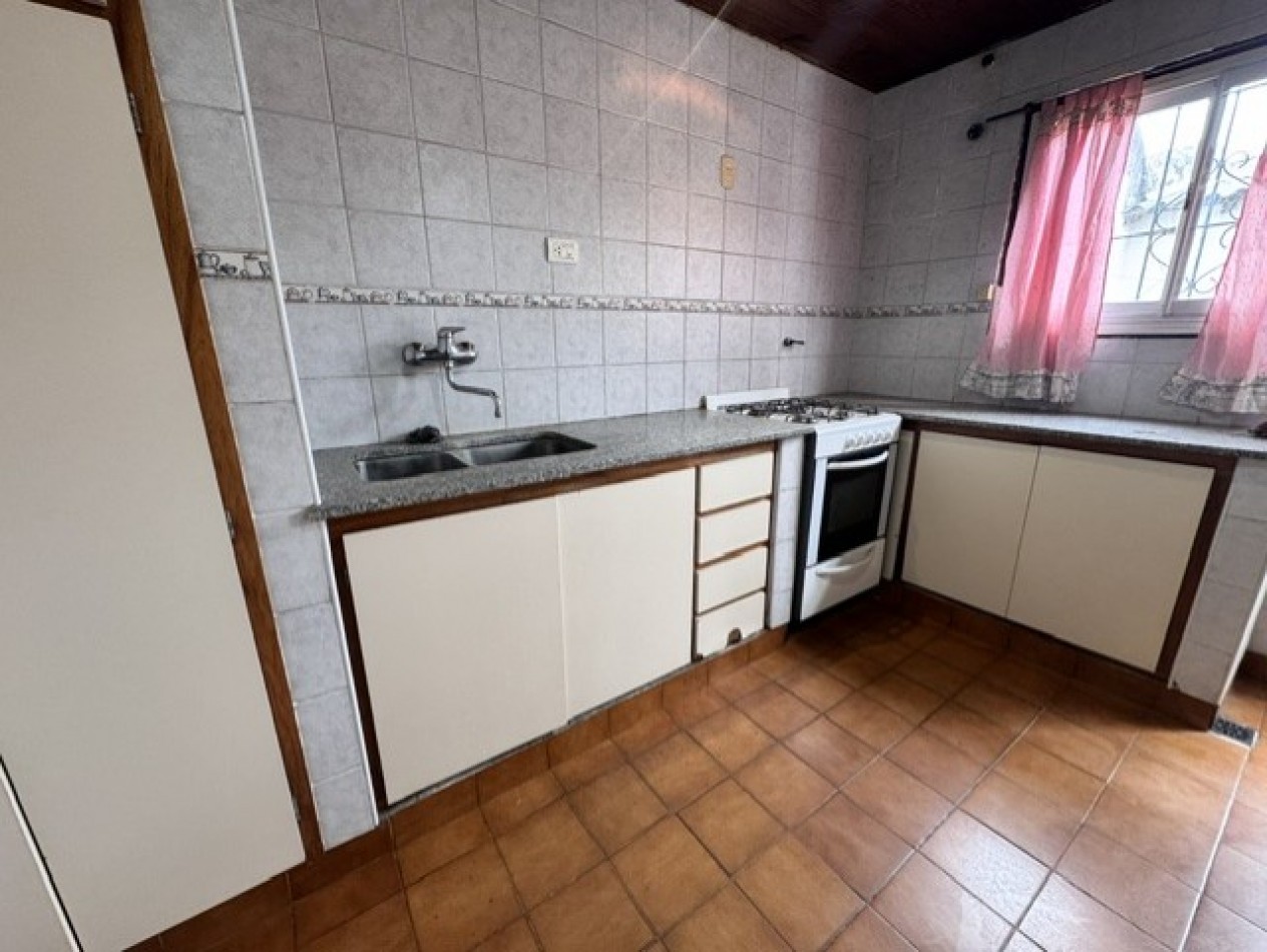 ALQUILER CASA 3 AMB. GJE. PATIO 