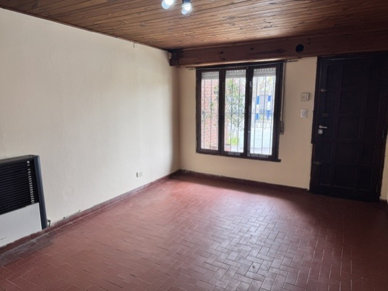 ALQUILER CASA 3 AMB. GJE. PATIO 