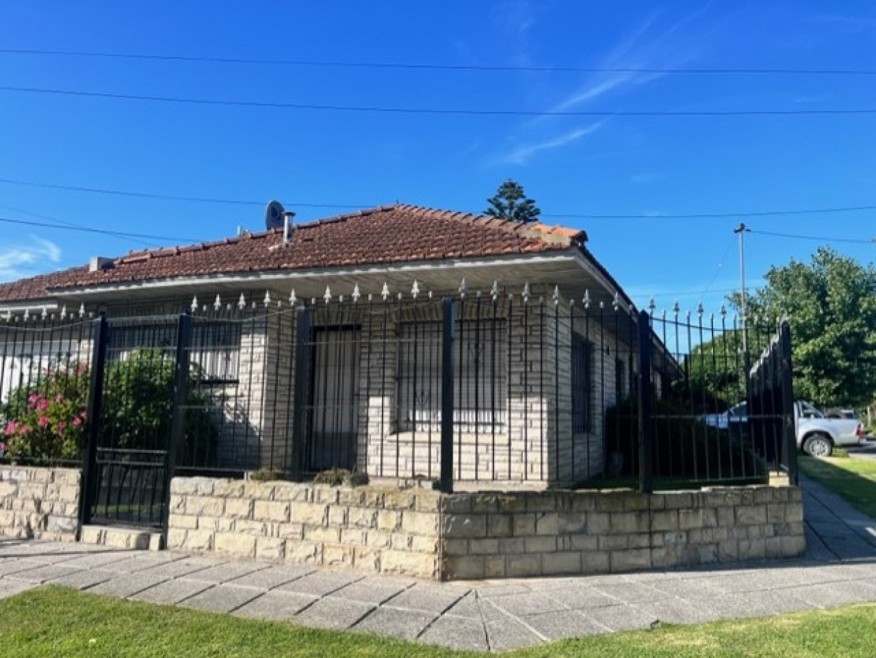 ALQUILER MDP, CASA PUNTA MOGOTES, 3 AMB., GGE. Y PEQUEÑO RETIRO PERIMETRAL