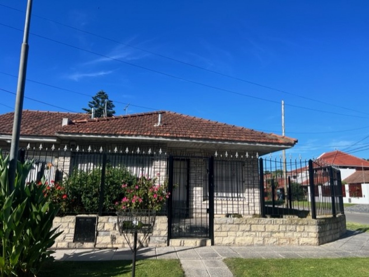 ALQUILER MDP, CASA PUNTA MOGOTES, 3 AMB., GGE. Y PEQUEÑO RETIRO PERIMETRAL