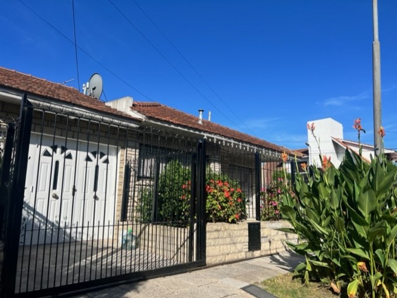ALQUILER MDP, CASA PUNTA MOGOTES, 3 AMB., GGE. Y PEQUEÑO RETIRO PERIMETRAL