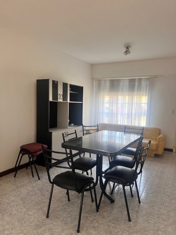 venta chalet tipico, de 3 ambientes con entrada de auto semi  cubierta y gran parque, barrio lomas del  golf !!!!