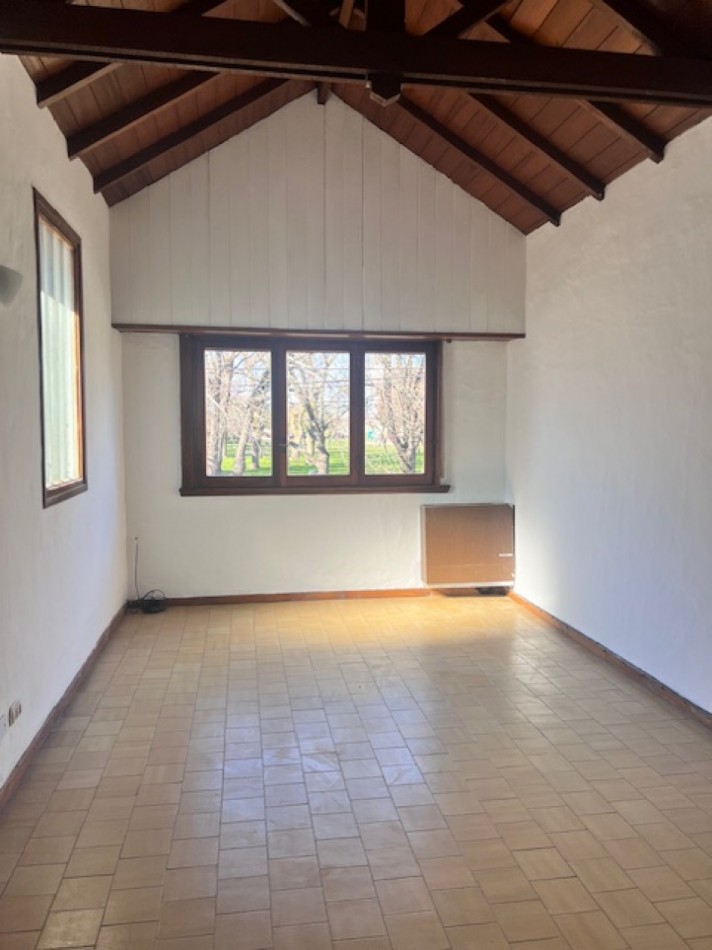 VENTA CHALET EN CUADRA DE PRIVILEGIO, FRENTE AL  PARQUE PRIMAVESI, HERMOSA VISTA