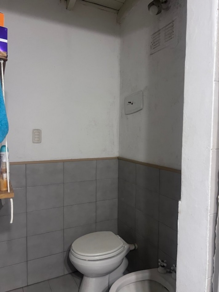 VENTA CHALET ZONA GUEMES, A METROS DEL SHOPPING, CHALET TIPICO MDP, 3 amb. mas dependencias dobles con baño, garaje y patio