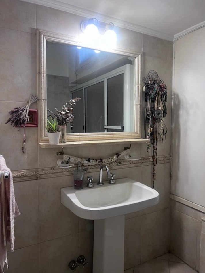 VENTA CHALET ZONA GUEMES, A METROS DEL SHOPPING, CHALET TIPICO MDP, 3 amb. mas dependencias dobles con baño, garaje y patio