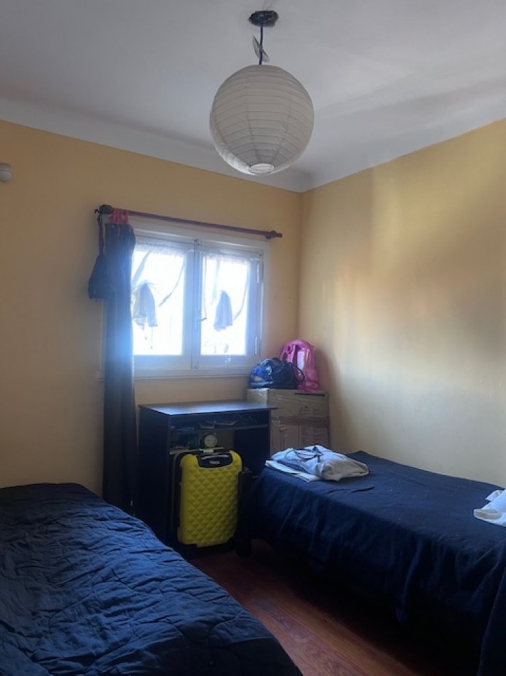 VENTA CHALET ZONA GUEMES, A METROS DEL SHOPPING, CHALET TIPICO MDP, 3 amb. mas dependencias dobles con baño, garaje y patio
