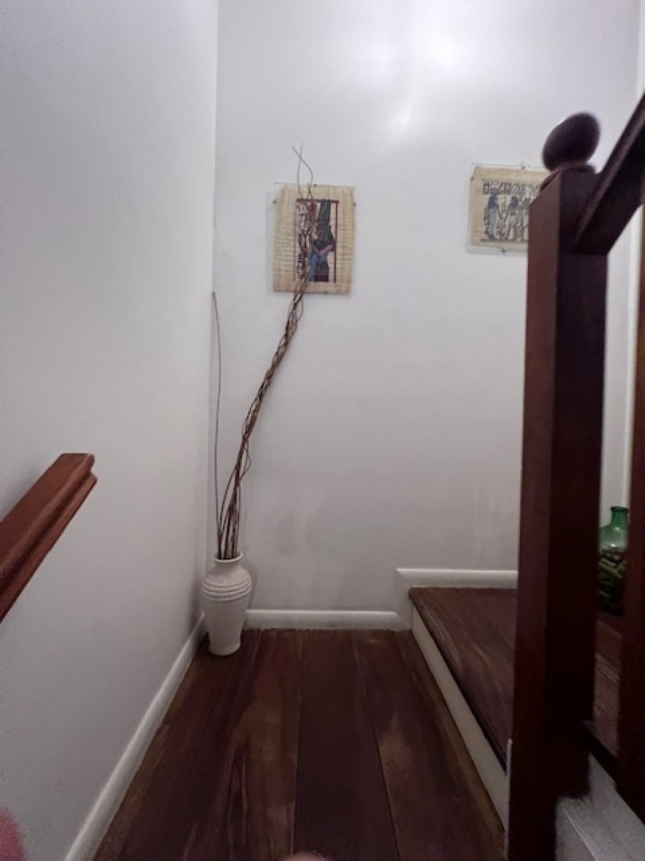 VENTA EN ZONA LOS PINARES, HERMOSO CHALET DE 4 DORMITORIOS, GARAGE, QUINCHO PARQUE Y PISCINA, IMPECABLE ESTADO Y CALIDAD
