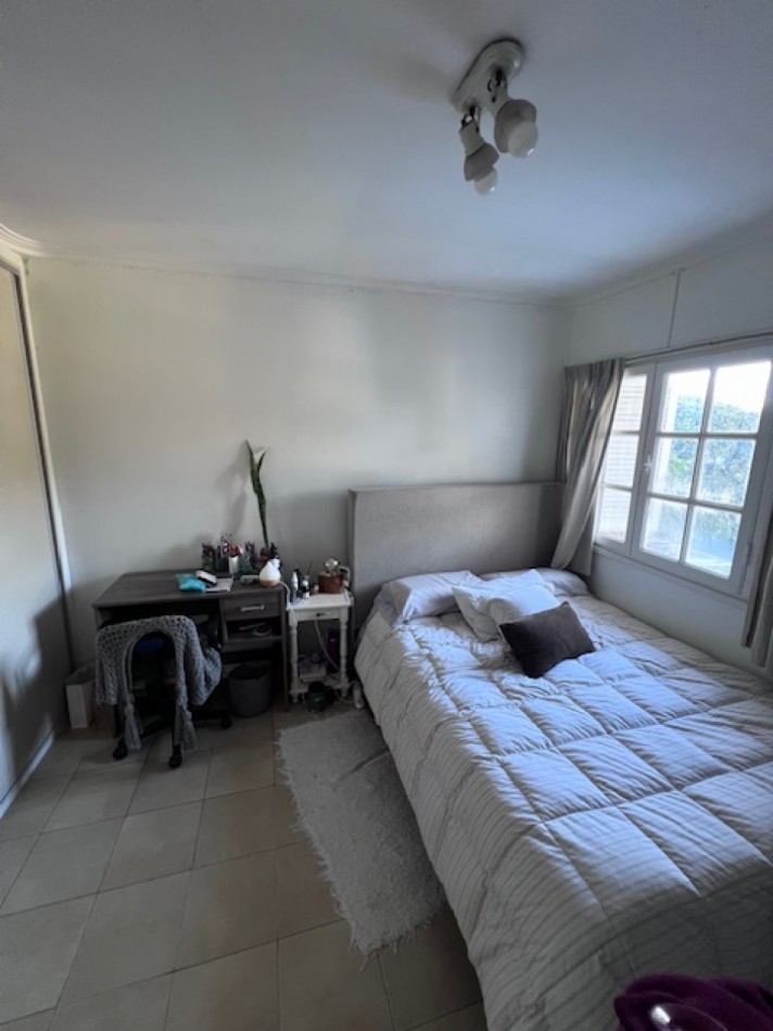 VENTA EN ZONA LOS PINARES, HERMOSO CHALET DE 4 DORMITORIOS, GARAGE, QUINCHO PARQUE Y PISCINA, IMPECABLE ESTADO Y CALIDAD