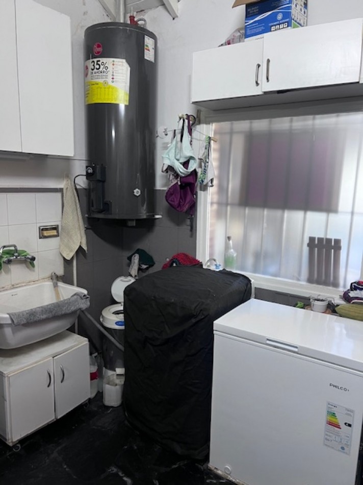 VENTA EN ZONA LOS PINARES, HERMOSO CHALET DE 4 DORMITORIOS, GARAGE, QUINCHO PARQUE Y PISCINA, IMPECABLE ESTADO Y CALIDAD