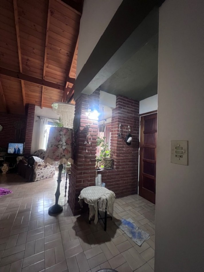venta chalet en mar del plata, cercano a barrio santa Monica, 3 amb. con parque, garaje y trotadora varios autos.