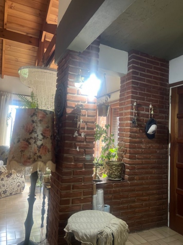 venta chalet en mar del plata, cercano a barrio santa Monica, 3 amb. con parque, garaje y trotadora varios autos.