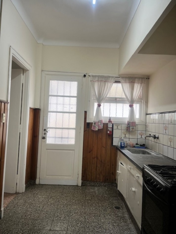 VENTA MAR DEL PLATA, APTO CREDITO !!! BARRIO SAN JOSE, PH, PLANTA ALTA CON BALCON, 3 COMODOS AMBIENTES  CON COCINA COMEDOR  Y PATIO, 