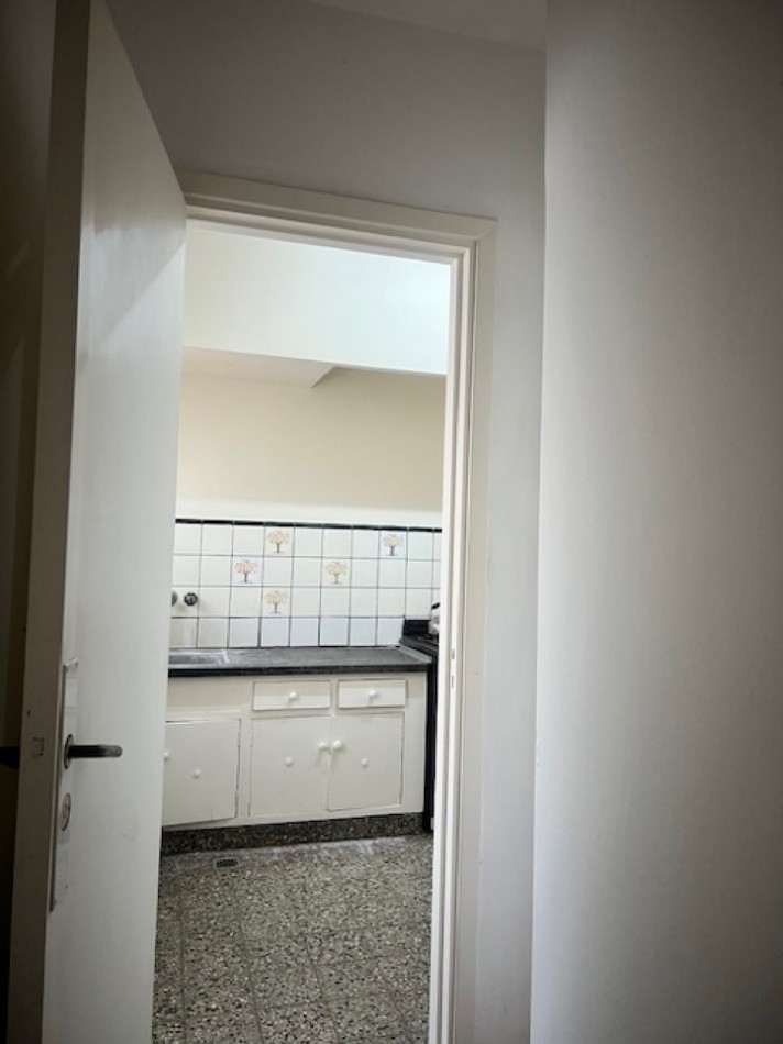 VENTA MAR DEL PLATA, APTO CREDITO !!! BARRIO SAN JOSE, PH, PLANTA ALTA CON BALCON, 3 COMODOS AMBIENTES  CON COCINA COMEDOR  Y PATIO, 