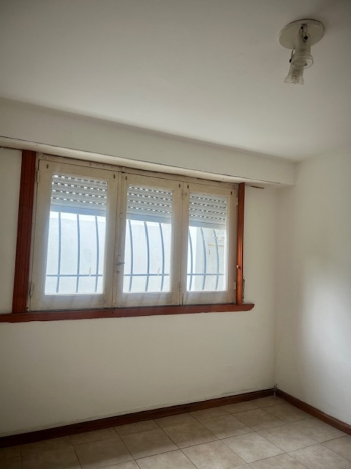 ALQUILER 24 MESES, MAR DEL PLATA, PH DE DOS AMB, CON PATIO, AL FRENTE EN P.B. EXCELENTE ZONA
