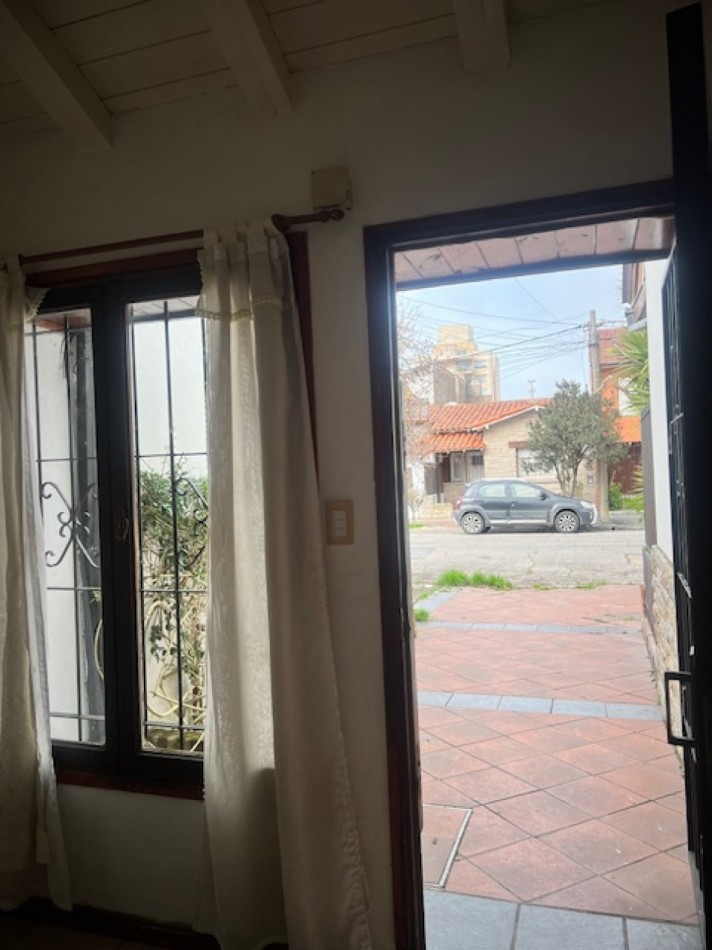 ALQUILER 24 MESES, MAR DEL PLATA, PH DE DOS AMB, CON PATIO, AL FRENTE EN P.B. EXCELENTE ZONA