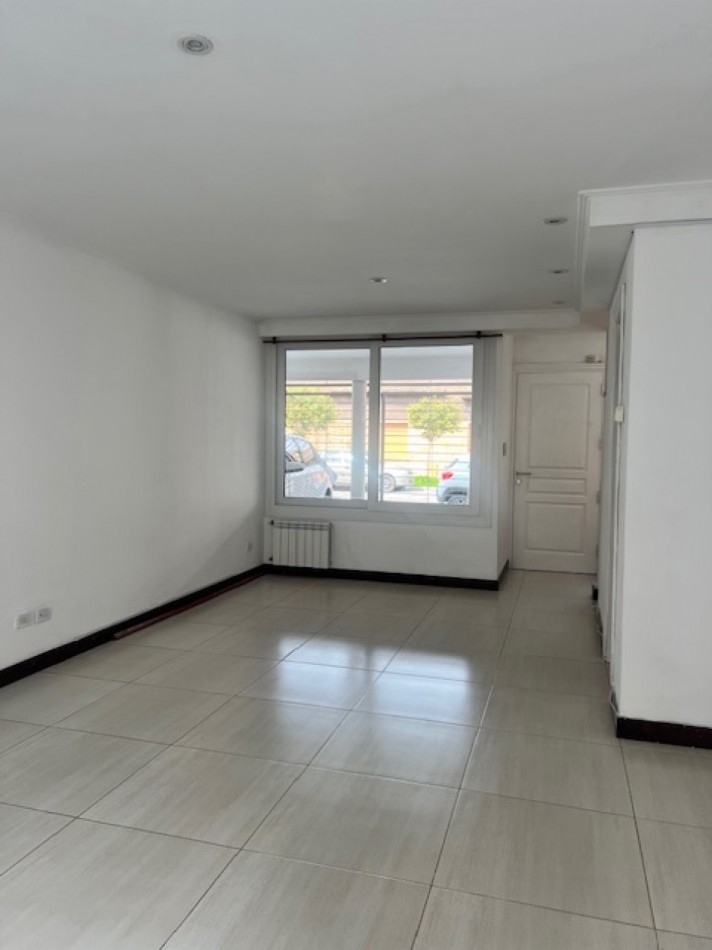 HERMOSO  DUPLEX EN ALQUILER  POR 24 MESES EN MAR DEL PLATA.   3 AMB. ENTRADA DE AUTO , PATIO Y BALCON 