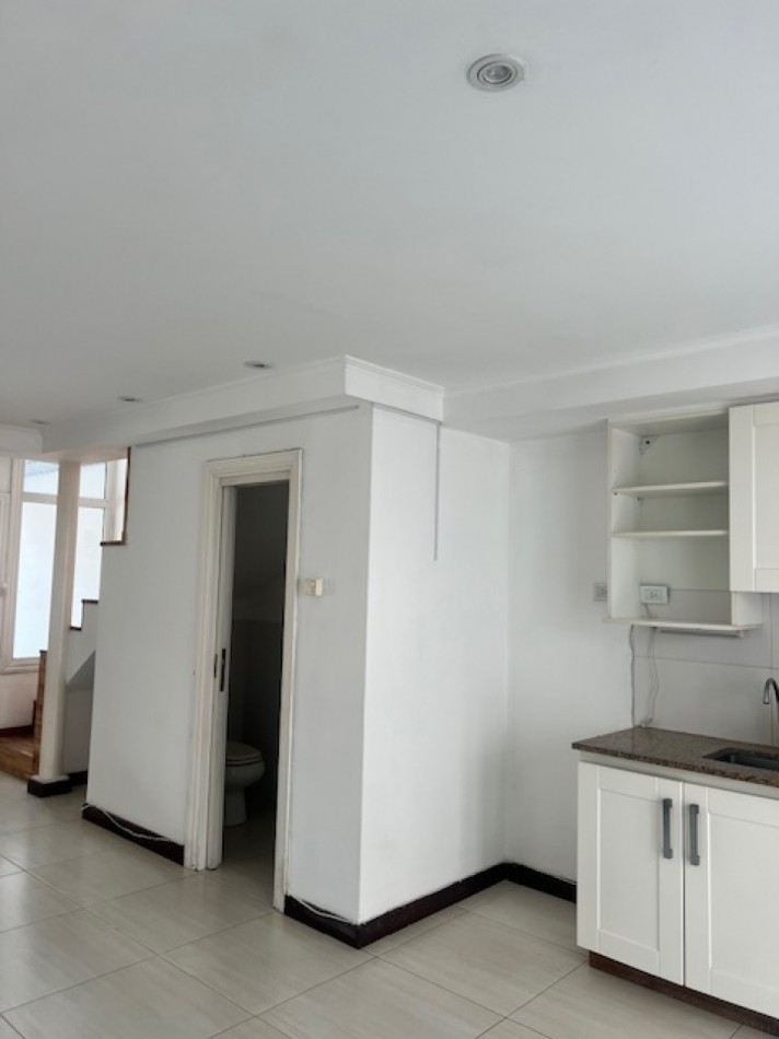 HERMOSO  DUPLEX EN ALQUILER  POR 24 MESES EN MAR DEL PLATA.   3 AMB. ENTRADA DE AUTO , PATIO Y BALCON 