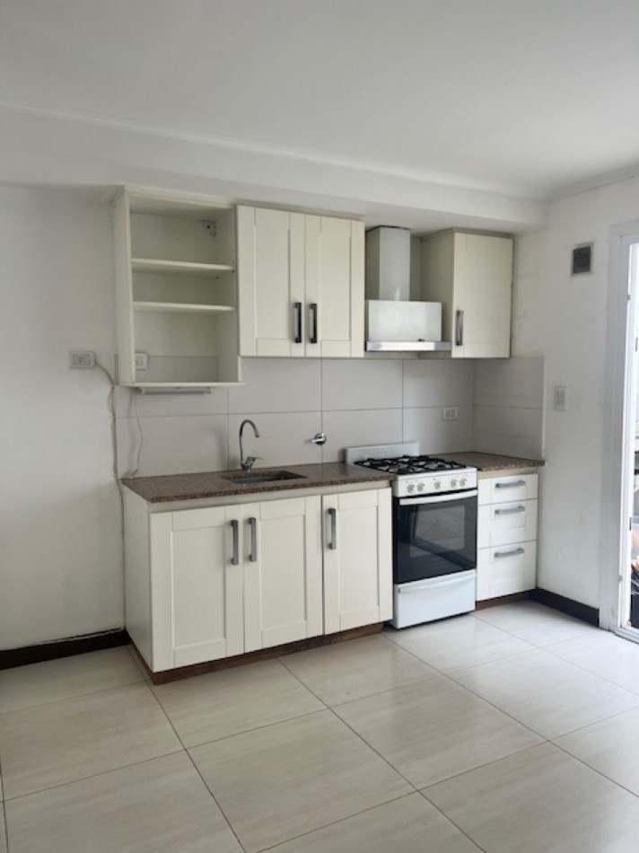 HERMOSO  DUPLEX EN ALQUILER  POR 24 MESES EN MAR DEL PLATA.   3 AMB. ENTRADA DE AUTO , PATIO Y BALCON 