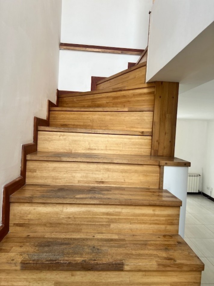 HERMOSO  DUPLEX EN ALQUILER  POR 24 MESES EN MAR DEL PLATA.   3 AMB. ENTRADA DE AUTO , PATIO Y BALCON 
