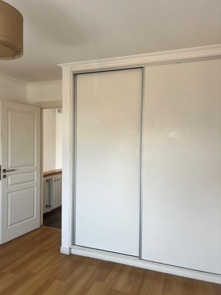 HERMOSO  DUPLEX EN ALQUILER  POR 24 MESES EN MAR DEL PLATA.   3 AMB. ENTRADA DE AUTO , PATIO Y BALCON 