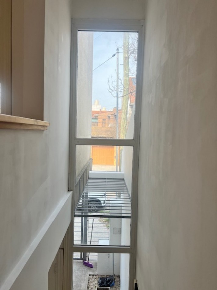 HERMOSO  DUPLEX EN ALQUILER  POR 24 MESES EN MAR DEL PLATA.   3 AMB. ENTRADA DE AUTO , PATIO Y BALCON 