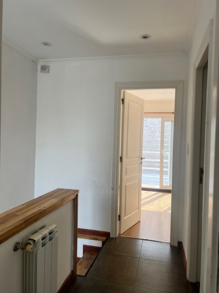 HERMOSO  DUPLEX EN ALQUILER  POR 24 MESES EN MAR DEL PLATA.   3 AMB. ENTRADA DE AUTO , PATIO Y BALCON 