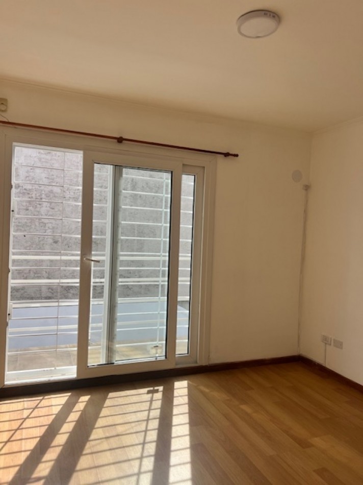 HERMOSO  DUPLEX EN ALQUILER  POR 24 MESES EN MAR DEL PLATA.   3 AMB. ENTRADA DE AUTO , PATIO Y BALCON 