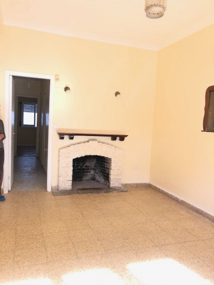 ZONA CHAUVIN ALQUILER PORFESIONAL O  COMERCIAL !!!! PH DE 3 AMB. AL FRENTE