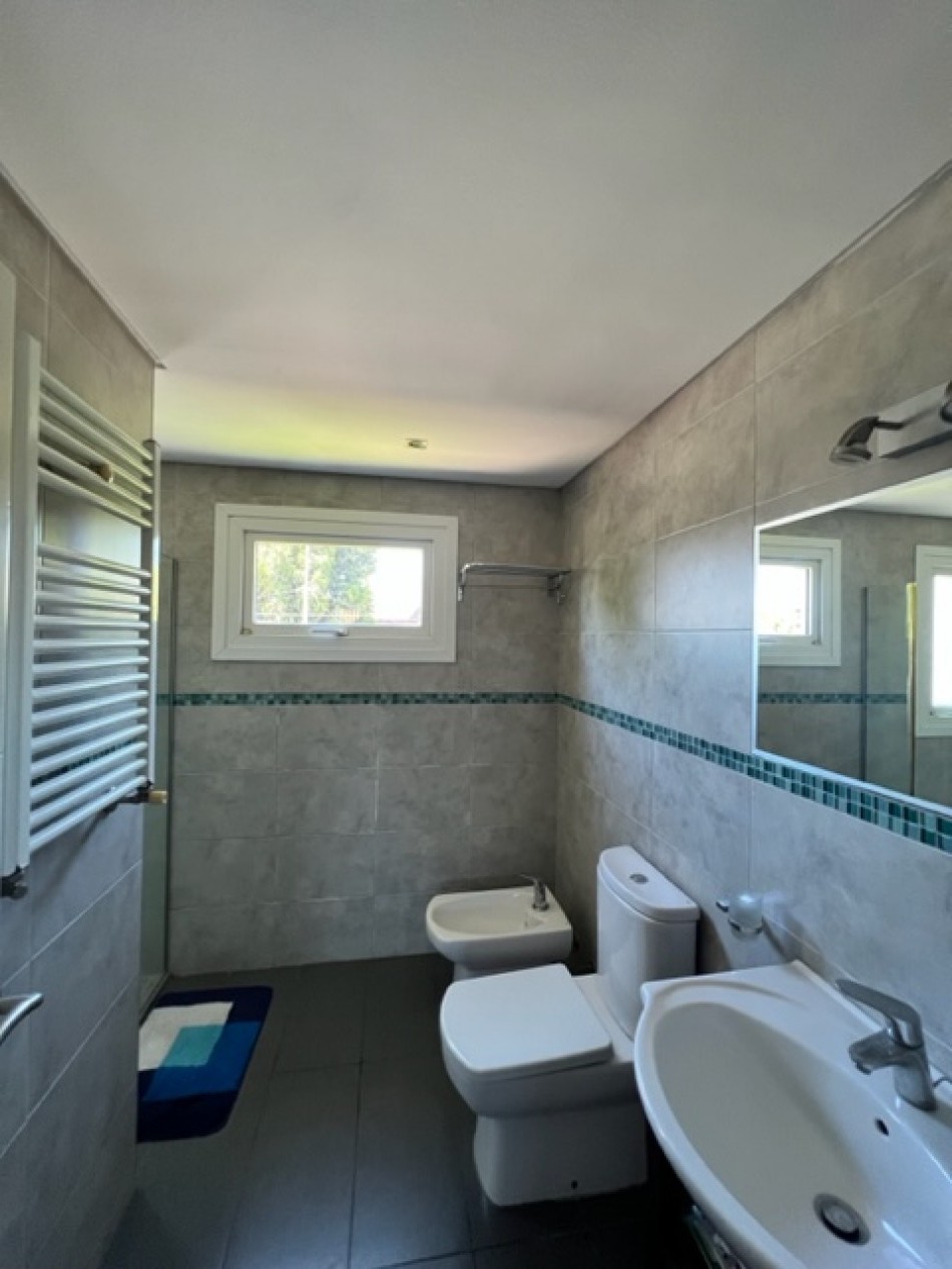 VENTA MAR DEL PLATA, PARQUE LURO !!!!! CASA CORTE MODERNO, MINIMALISTA, 4 AMB. GARAGE PARA 2 AUTOS , PARRILLA Y JARDIN