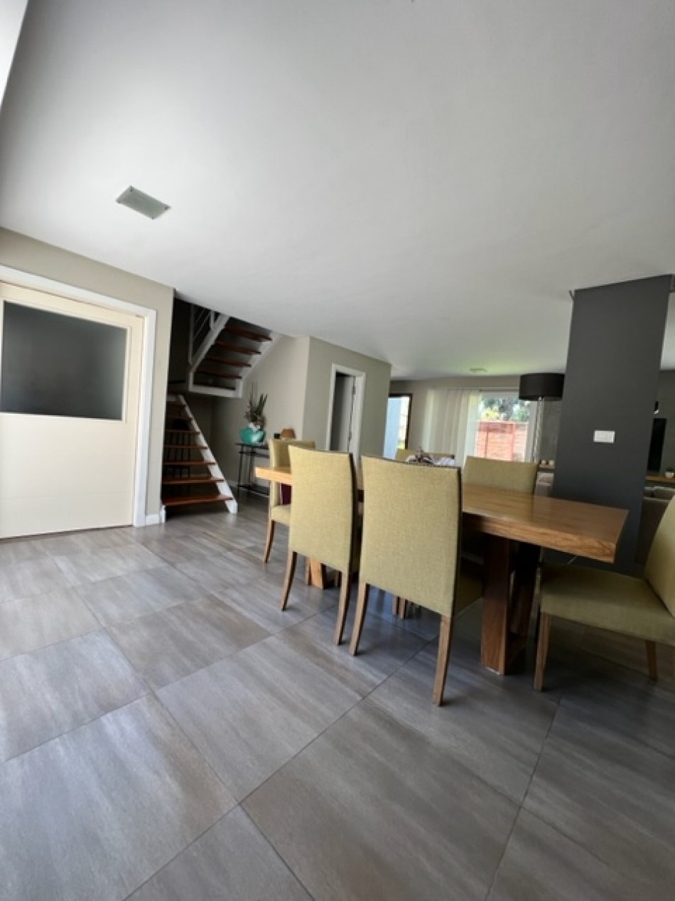 VENTA MAR DEL PLATA, PARQUE LURO !!!!! CASA CORTE MODERNO, MINIMALISTA, 4 AMB. GARAGE PARA 2 AUTOS , PARRILLA Y JARDIN