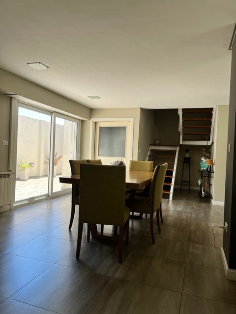 VENTA MAR DEL PLATA, PARQUE LURO !!!!! CASA CORTE MODERNO, MINIMALISTA, 4 AMB. GARAGE PARA 2 AUTOS , PARRILLA Y JARDIN