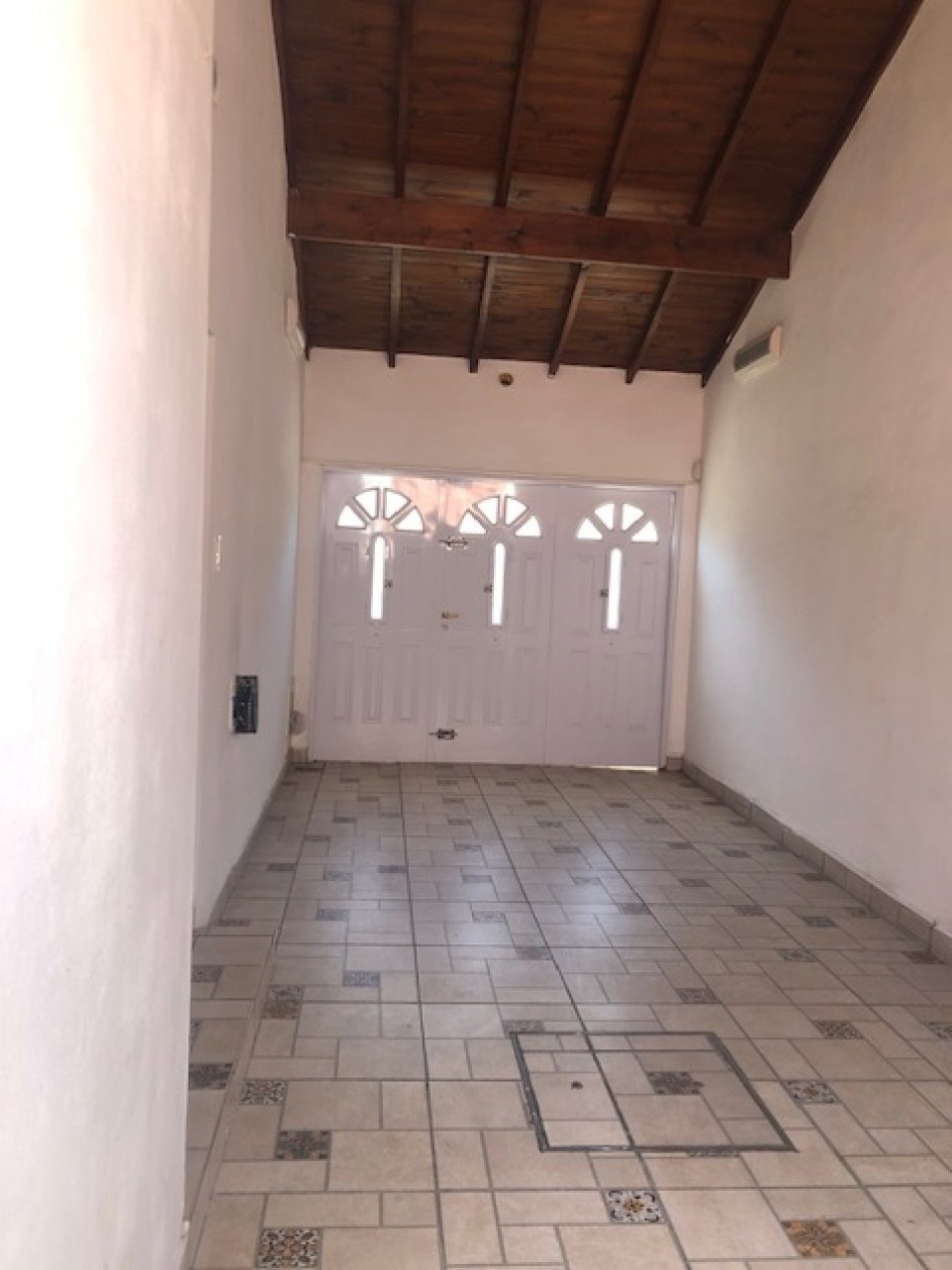 ALQUILER MDP, CASA PUNTA MOGOTES, 3 AMB., GGE. Y PEQUEÑO RETIRO PERIMETRAL