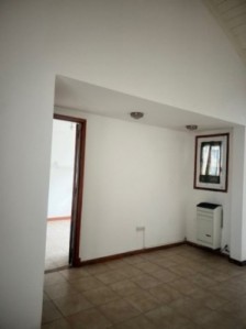 ALQUILER 24 MESES, MAR DEL PLATA, PH DE DOS AMB, CON PATIO, AL FRENTE EN P.B. EXCELENTE ZONA