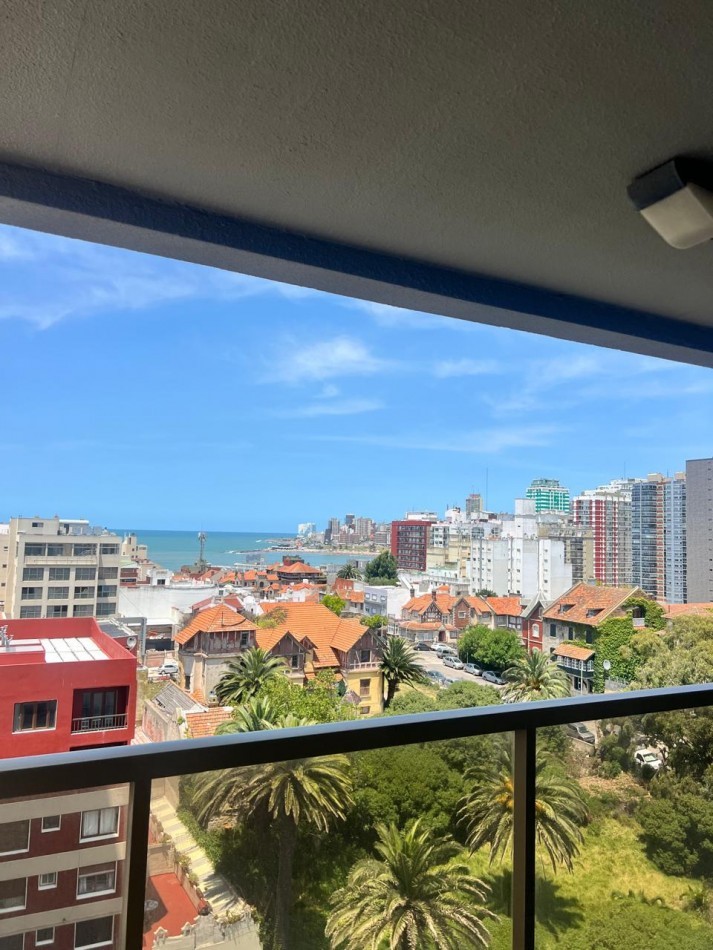 ALQUILER 24 MESES, MDP, IMPACTANTE PISO DE 3 AMB. LIVING COMEDOR, COCINA COMEDOR, LAVADERO , BALCONES, DOS COCHERAS, VISTA PLENA AL MAR  DESDE TODOS LOS AMBIENTES, UNICO !!!! CON MUEBLES !!!!
