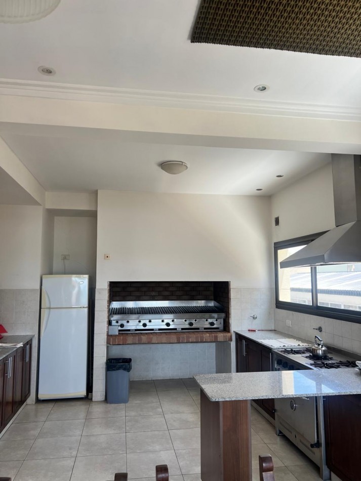 ALQUILER 24 MESES, MDP, IMPACTANTE PISO DE 3 AMB. LIVING COMEDOR, COCINA COMEDOR, LAVADERO , BALCONES, DOS COCHERAS, VISTA PLENA AL MAR  DESDE TODOS LOS AMBIENTES, UNICO !!!! CON MUEBLES !!!!