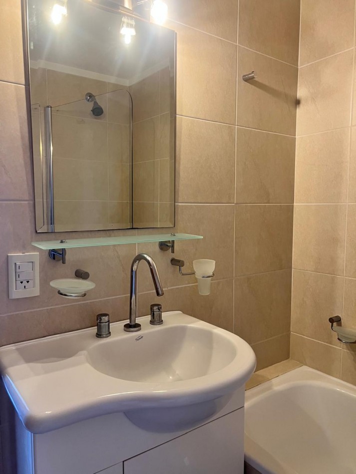 ALQUILER 24 MESES, MDP, IMPACTANTE PISO DE 3 AMB. LIVING COMEDOR, COCINA COMEDOR, LAVADERO , BALCONES, DOS COCHERAS, VISTA PLENA AL MAR  DESDE TODOS LOS AMBIENTES, UNICO !!!! CON MUEBLES !!!!