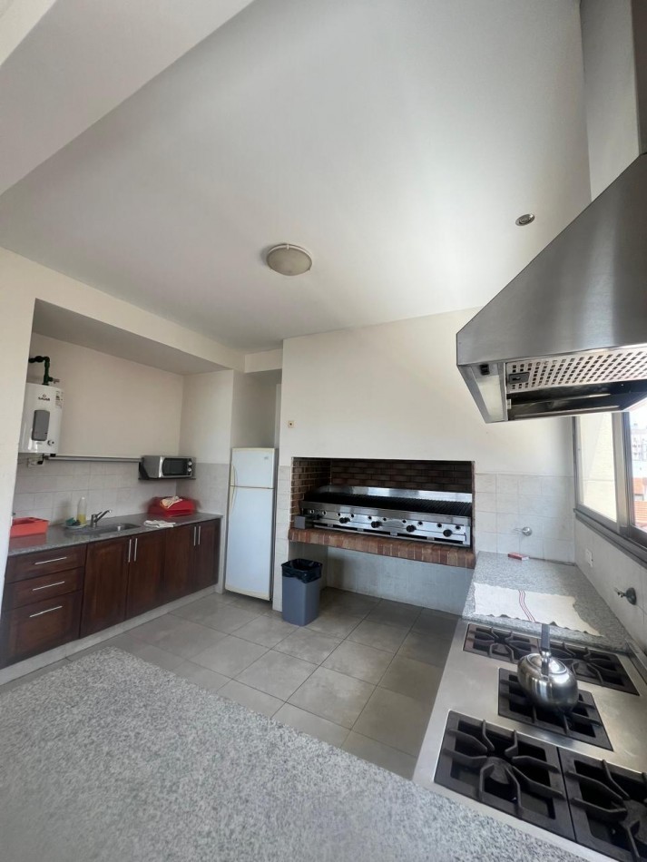 ALQUILER 24 MESES, MDP, IMPACTANTE PISO DE 3 AMB. LIVING COMEDOR, COCINA COMEDOR, LAVADERO , BALCONES, DOS COCHERAS, VISTA PLENA AL MAR  DESDE TODOS LOS AMBIENTES, UNICO !!!! CON MUEBLES !!!!