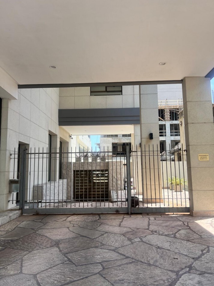 ALQUILER 24 MESES, MDP, IMPACTANTE PISO DE 3 AMB. LIVING COMEDOR, COCINA COMEDOR, LAVADERO , BALCONES, DOS COCHERAS, VISTA PLENA AL MAR  DESDE TODOS LOS AMBIENTES, UNICO !!!! CON MUEBLES !!!!
