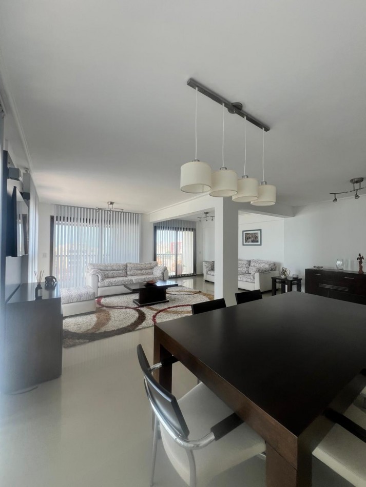 ALQUILER 24 MESES, MDP, IMPACTANTE PISO DE 3 AMB. LIVING COMEDOR, COCINA COMEDOR, LAVADERO , BALCONES, DOS COCHERAS, VISTA PLENA AL MAR  DESDE TODOS LOS AMBIENTES, UNICO !!!! CON MUEBLES !!!!