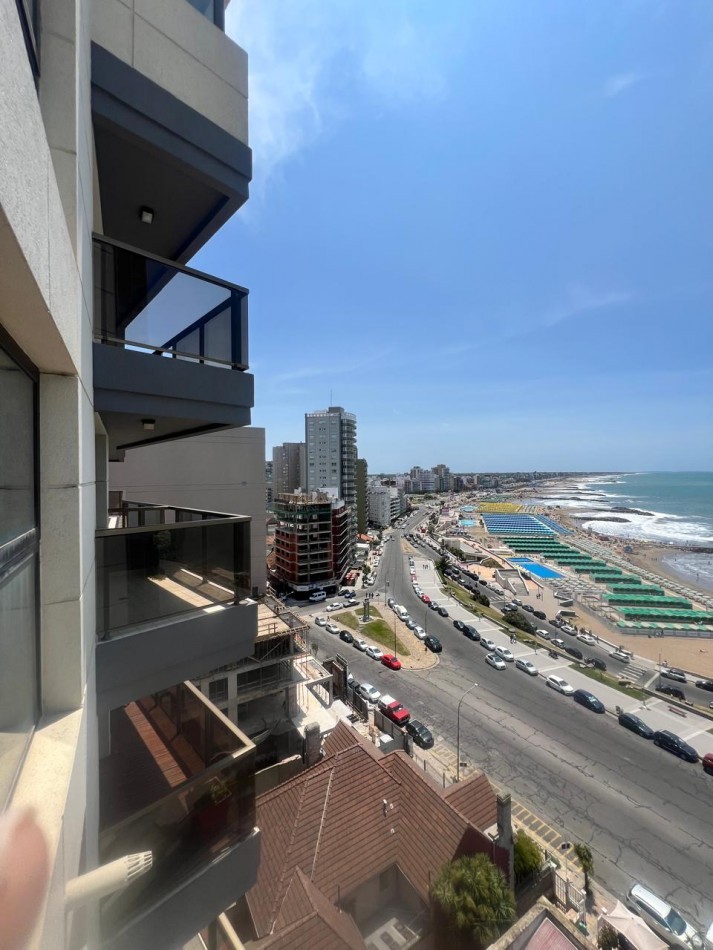 ALQUILER 24 MESES, MDP, IMPACTANTE PISO DE 3 AMB. LIVING COMEDOR, COCINA COMEDOR, LAVADERO , BALCONES, DOS COCHERAS, VISTA PLENA AL MAR  DESDE TODOS LOS AMBIENTES, UNICO !!!! CON MUEBLES !!!!