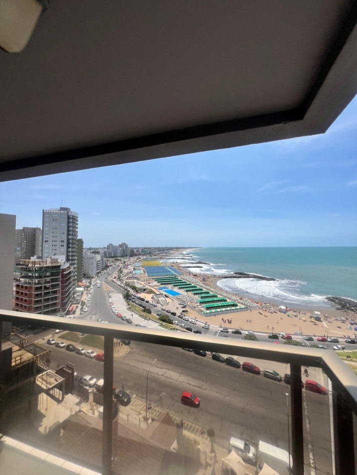 ALQUILER 24 MESES, MDP, IMPACTANTE PISO DE 3 AMB. LIVING COMEDOR, COCINA COMEDOR, LAVADERO , BALCONES, DOS COCHERAS, VISTA PLENA AL MAR  DESDE TODOS LOS AMBIENTES, UNICO !!!! CON MUEBLES !!!!