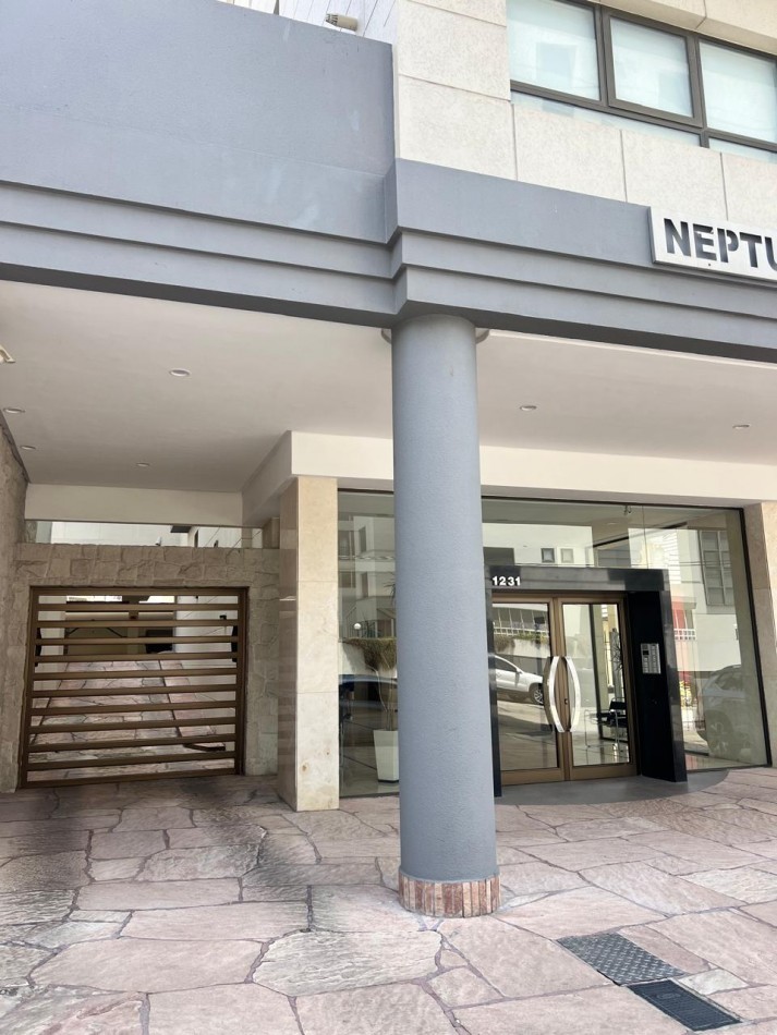 ALQUILER 24 MESES, MDP, IMPACTANTE PISO DE 3 AMB. LIVING COMEDOR, COCINA COMEDOR, LAVADERO , BALCONES, DOS COCHERAS, VISTA PLENA AL MAR  DESDE TODOS LOS AMBIENTES, UNICO !!!! CON MUEBLES !!!!