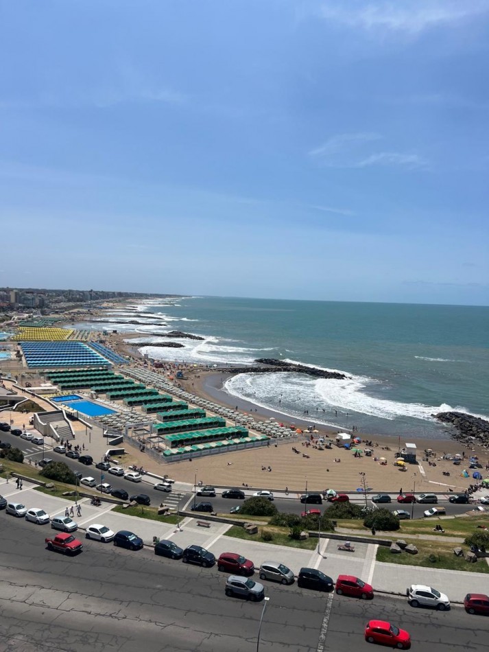 ALQUILER 24 MESES, MDP, IMPACTANTE PISO DE 3 AMB. LIVING COMEDOR, COCINA COMEDOR, LAVADERO , BALCONES, DOS COCHERAS, VISTA PLENA AL MAR  DESDE TODOS LOS AMBIENTES, UNICO !!!! CON MUEBLES !!!!