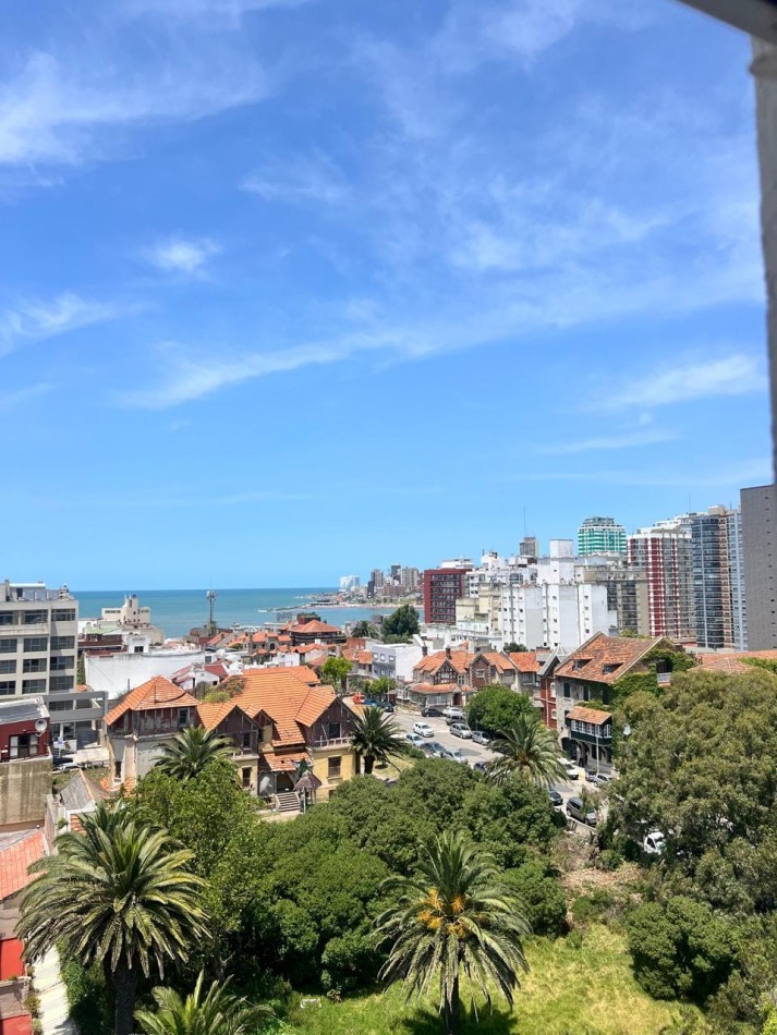 ALQUILER 24 MESES, MDP, IMPACTANTE PISO DE 3 AMB. LIVING COMEDOR, COCINA COMEDOR, LAVADERO , BALCONES, DOS COCHERAS, VISTA PLENA AL MAR  DESDE TODOS LOS AMBIENTES, UNICO !!!! CON MUEBLES !!!!