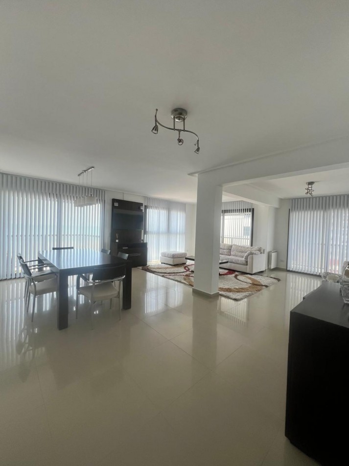 ALQUILER 24 MESES, MDP, IMPACTANTE PISO DE 3 AMB. LIVING COMEDOR, COCINA COMEDOR, LAVADERO , BALCONES, DOS COCHERAS, VISTA PLENA AL MAR  DESDE TODOS LOS AMBIENTES, UNICO !!!! CON MUEBLES !!!!