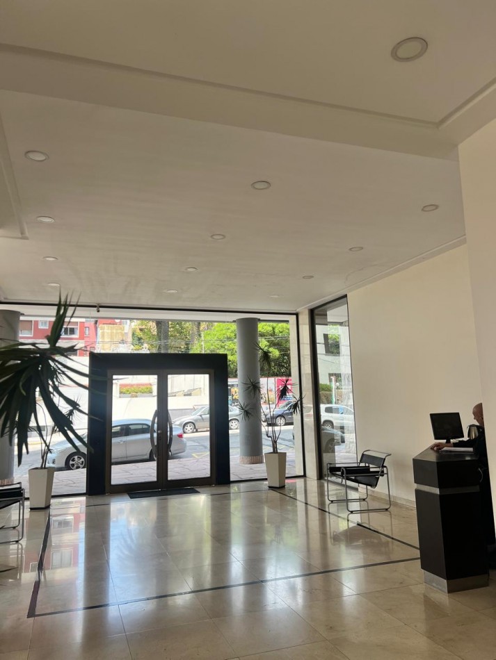 ALQUILER 24 MESES, MDP, IMPACTANTE PISO DE 3 AMB. LIVING COMEDOR, COCINA COMEDOR, LAVADERO , BALCONES, DOS COCHERAS, VISTA PLENA AL MAR  DESDE TODOS LOS AMBIENTES, UNICO !!!! CON MUEBLES !!!!