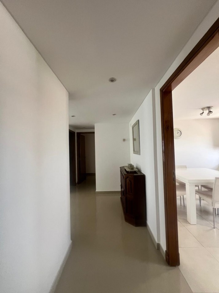 ALQUILER 24 MESES, MDP, IMPACTANTE PISO DE 3 AMB. LIVING COMEDOR, COCINA COMEDOR, LAVADERO , BALCONES, DOS COCHERAS, VISTA PLENA AL MAR  DESDE TODOS LOS AMBIENTES, UNICO !!!! CON MUEBLES !!!!