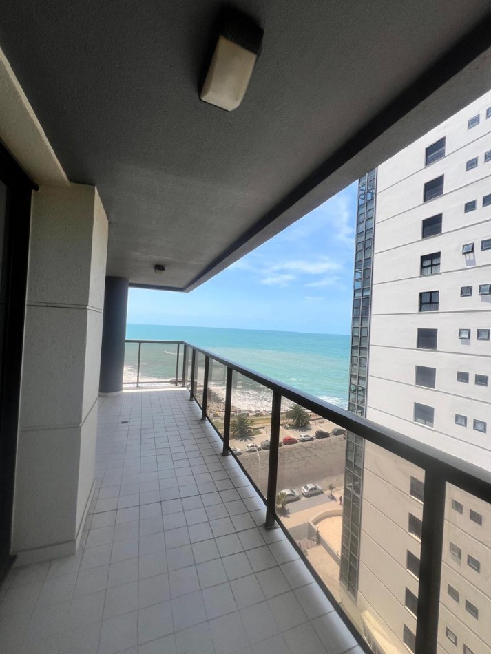 ALQUILER 24 MESES, MDP, IMPACTANTE PISO DE 3 AMB. LIVING COMEDOR, COCINA COMEDOR, LAVADERO , BALCONES, DOS COCHERAS, VISTA PLENA AL MAR  DESDE TODOS LOS AMBIENTES, UNICO !!!! CON MUEBLES !!!!