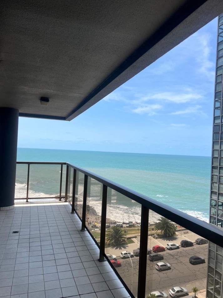 ALQUILER 24 MESES, MDP, IMPACTANTE PISO DE 3 AMB. LIVING COMEDOR, COCINA COMEDOR, LAVADERO , BALCONES, DOS COCHERAS, VISTA PLENA AL MAR  DESDE TODOS LOS AMBIENTES, UNICO !!!! CON MUEBLES !!!!
